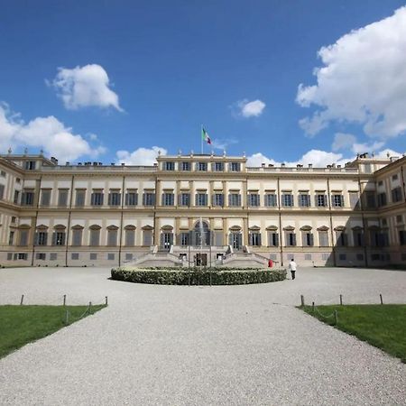 Monza Centro-Milano-Como,Suite Vicino Stazione Exterior photo